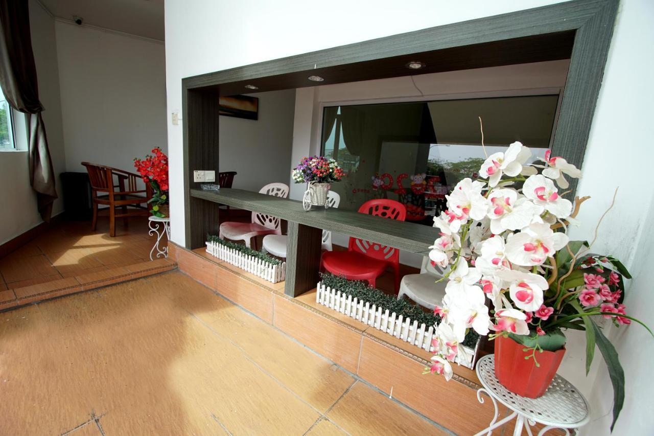 Pavilion Inn Miri Exterior photo