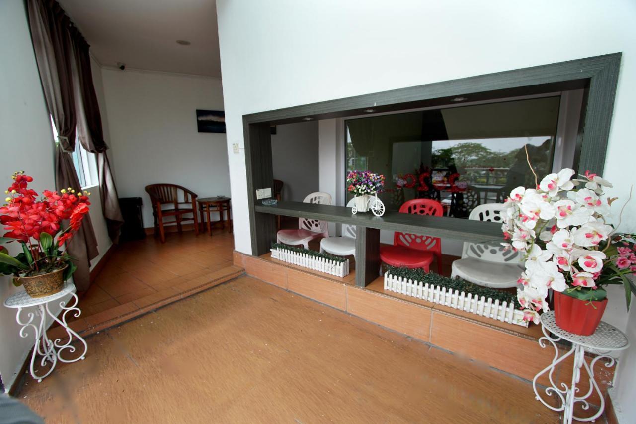 Pavilion Inn Miri Exterior photo